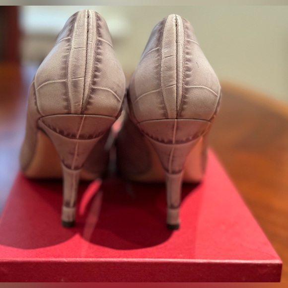 Authentic Salvatore Ferragamo pumps sz 6.5 - Picture 6 of 8